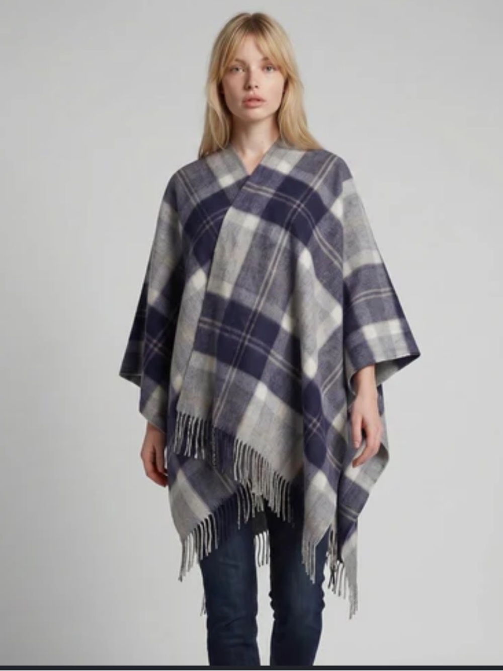 KILTANE Scotland Lambswool shawl in the silver Bannockbane tartan pattern